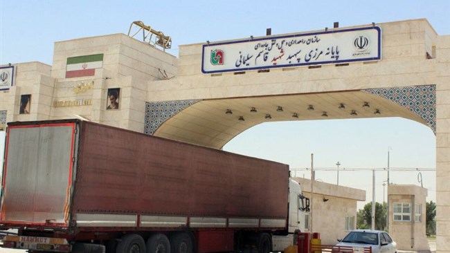 صادرات از مرز مهران به عراق در شش ماه گذشته به ۴۵۳ میلیون دلار و یک میلیون و ۴۷ هزار تن رسید. این رقم را سهراب کمری، مدیرکل گمرکات استان ایلام، به خبرگزاری ایرنا اعلام کرده است؛ در ماه‌هایی که بسته شدن مسیر دریایی، مرزهای زمینی غرب کشور را به شریان اصلی تجارت با همسایگان تبدیل کرده است.